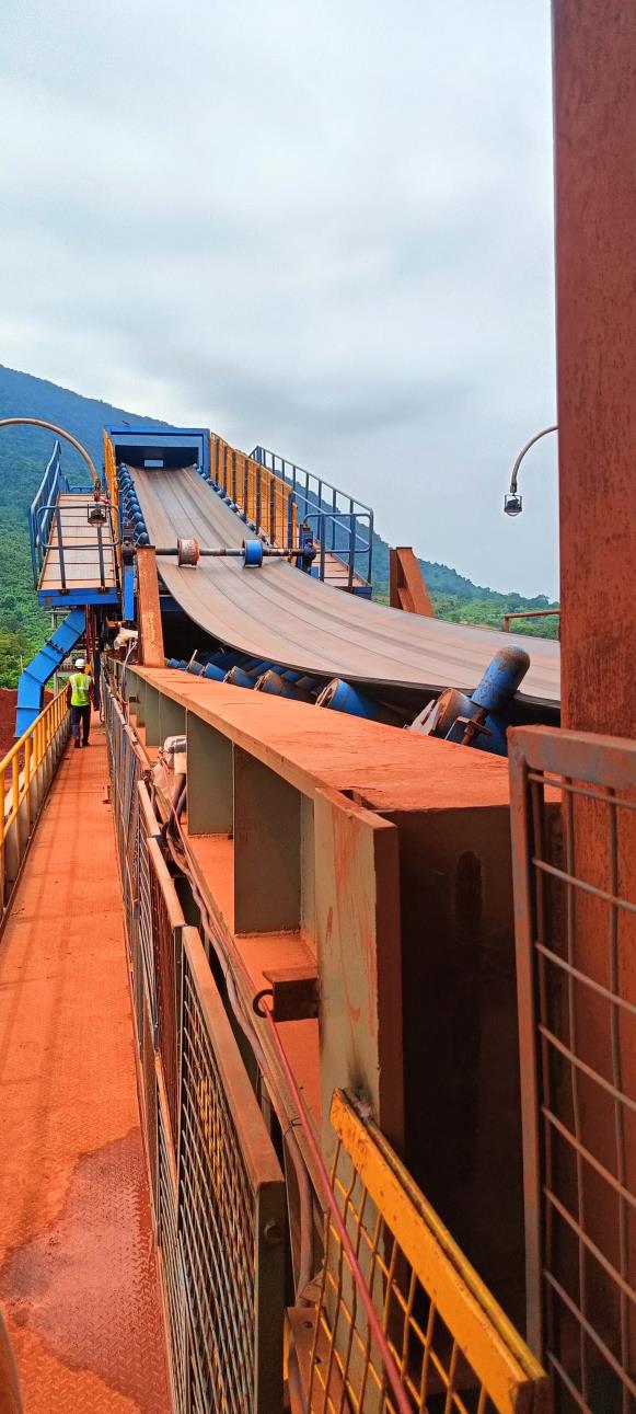 Overland conveyor incline